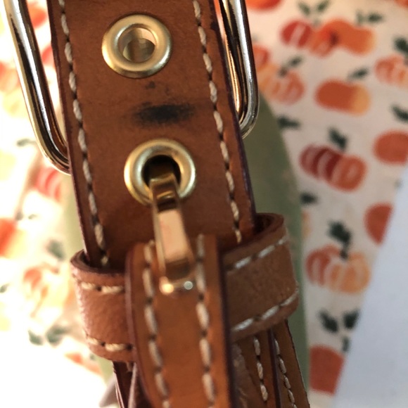 Dooney and Bourke bucket green signature - Picture 9 of 9